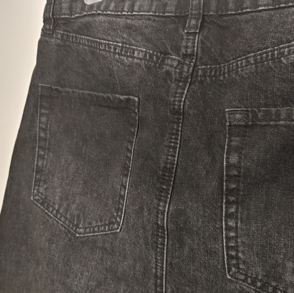 Charcoal gray distressed denim mini skirt - Picture 5 of 7